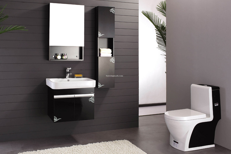 高贵典雅的外形掩饰不了熠熠生辉的内在价值，仿佛蚌内凝珠、岩石育翠。